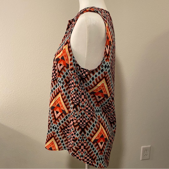 Renee C. Geometric Print Sleeveless V Neck Top - Picture 4 of 10